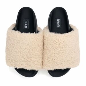 ROAM Women's Beige Fuzzy Slippers size 38